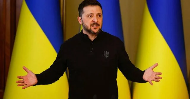 El Pais: Zelenski çıxışlarında Trampa təşəkkür etməyə başlayıb...