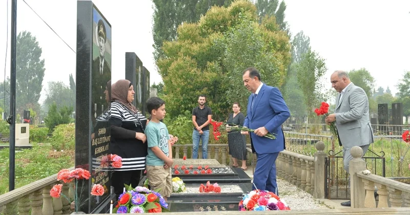 Taleh Qaraşov Aşura günü şəhidlərimizin məzarlarını ziyarət etdi FOTOLAR