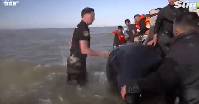 Fransa polisindən DƏHŞƏTLİ ADDIM: Miqrantların qayığını deşib, ÖLÜMƏ TƏRK ETDİLƏR VİDEO KONKRET