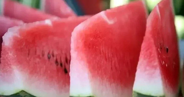 Qarpızın içini yeyib qabığını atmayın: Mürəbbə bişirin