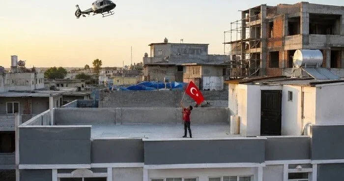 Türkiyədə uşağın polis helikopterinə qarşı hərəkəti... Video