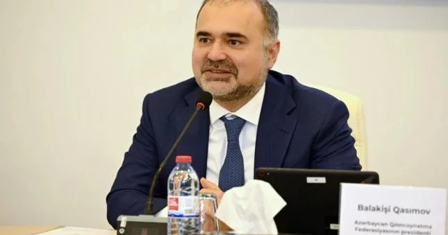 Balakişi Qasımov Baku TV ni nümunə göstərdi, Rövşən Məmmədov isə: Birinci yerdədir , dedi VİDEO