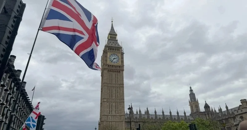 Britaniya XİN əməkdaşlarının məxfi məlumatları oğurlanaraq satışa çıxarılıb