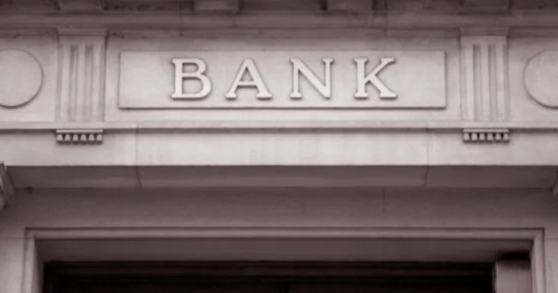 Macarlar bank hesabı əvəzinə, nağd pula üstünlük verirlər