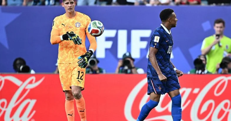 Mbappe paraqvaylı qapıçının təbrikini qəbul etməyib