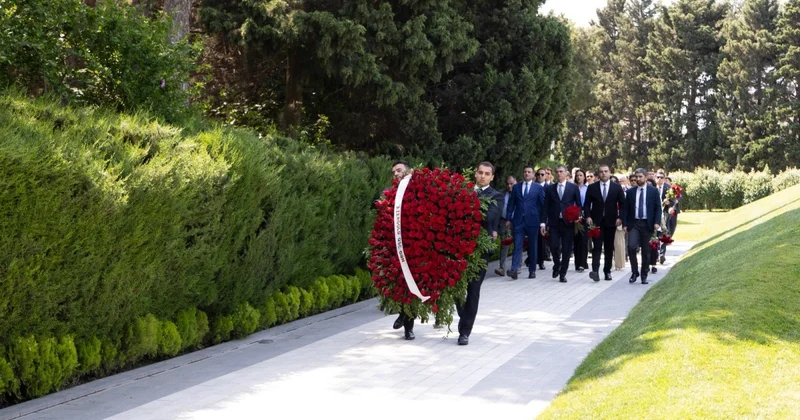 “AzerGold” QSC nin fəaliyyətə başlamasının 10 illiyi münasibətilə Fəxri xiyaban və Şəhidlər xiyabanı ziyarət olunub