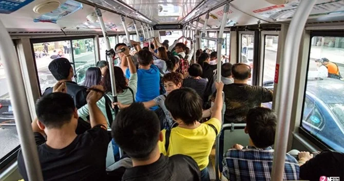 Avtobusda qızın saçlarını qoxlayan 48 yaşlı kişi saxlanıldı
