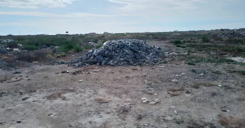 Бакинский пляжный посёлок завалили мусором обратился ИВ решила вопрос / ФОТО / ВИДЕОФАКТ