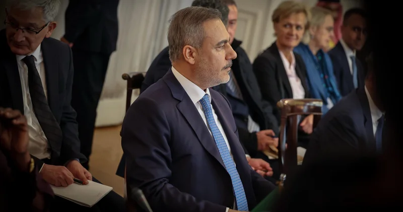 Fidan diplomatiyası: Yüksək səslə danışmır, amma hamı onu dinləyir