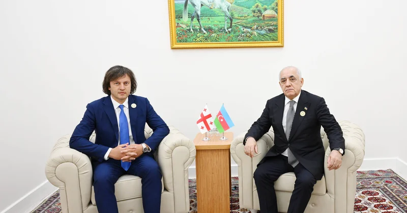 Baş nazir Əli Əsədov Türkmənbaşıda Gürcüstanın Baş nazirİ İrakli Kobaxidze ilə görüşüb