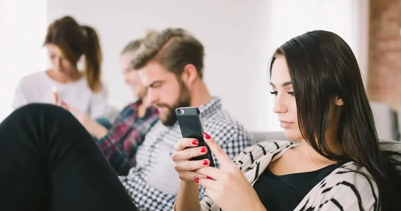 Mobil telefonlar insanları idarə edir, yoxsa asanlaşdırır? SORĞU