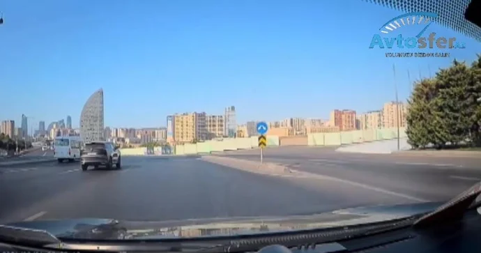 Bu yol qovşağında zolaq dəyişmək qəzaya səbəb ola bilər XƏBƏRDARLIQ VİDEO