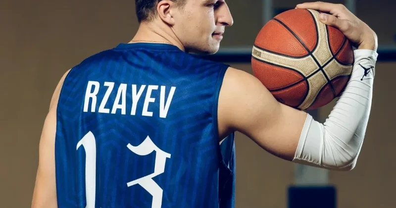 “Gəncə” İslam Rzayevlə müqavilənin müddətini uzadıb