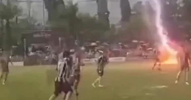 Futbol turnirində ildırım faciəsi: 1 ölü, 9 yaralı var ANBAAN VİDEO