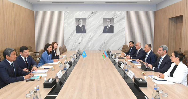 Nazir Qazaxıstanın Prezident Administrasiyası rəhbərinin müavini ilə görüşdü Fotolar