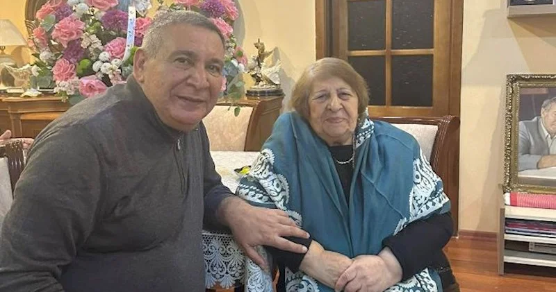 “Əcaib səslər evi başına götürəndə bilirəm ki, anam yenə “TikTok”a baxır”