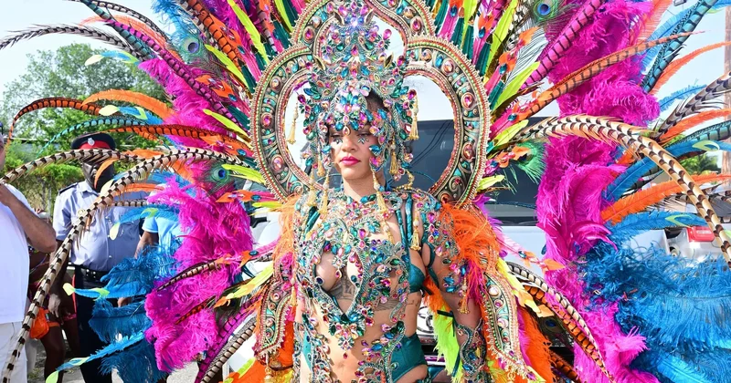 Rihanna ənənəsinə sadiq qaldı
