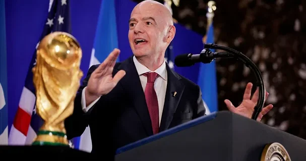 İnfantino şantaj və maliyyə öhdəliklərini yerinə yetirməməkdə ittiham olunur