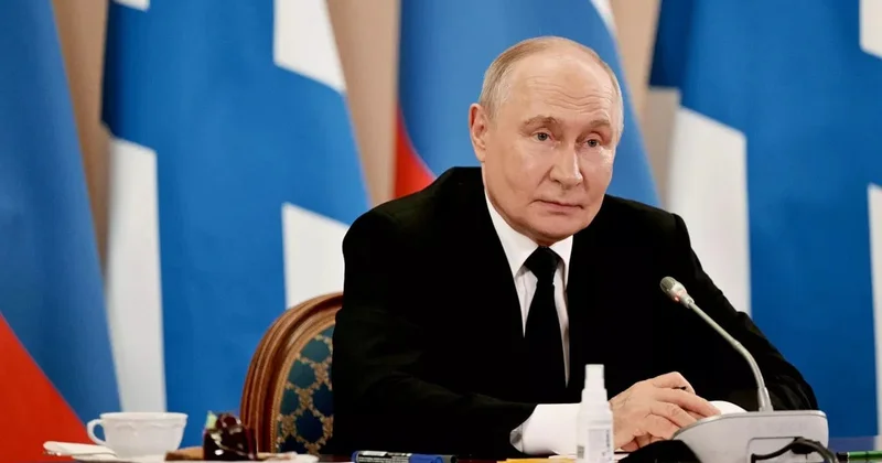Rusiya ordusunda kadr dəyişikliyi: Putin onlara vəzifə VERDİ ADLAR