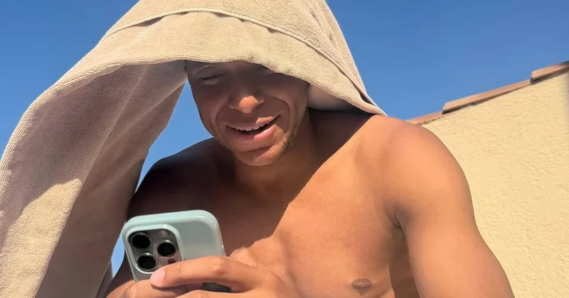 Mbappe sevgilisi üçün “paltar asılqanı”na çevrildi FOTO