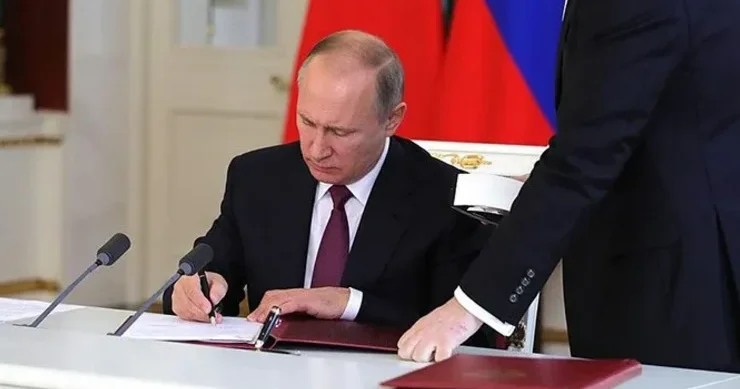 ​Putin qalmaqallı qanuna imza stdı Əmlaklar dondurulur, xidmətlər dayandırılır...
