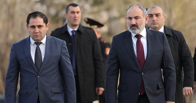 Paşinyan müdafiə nazirini danlayıb