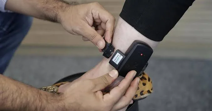 ABŞ də bu miqrantlara elektron bilərziklər taxılacaq