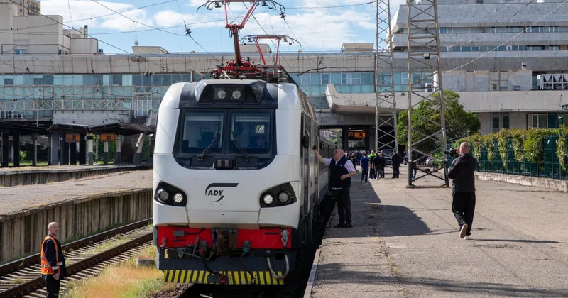 Tbilisi Bakı qatarı yenə gecikdi İşıq əngəl oldu