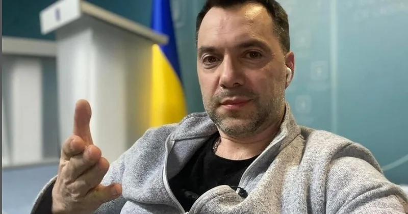 Экс советник Зеленского посоветовал ему принять приглашение Путина