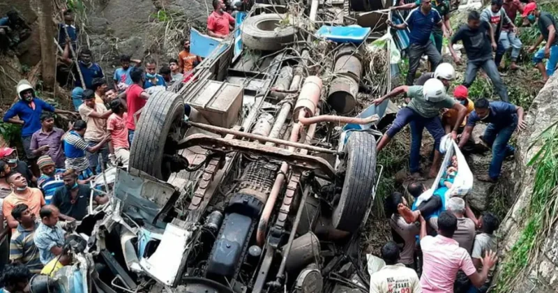 Şri Lankada baş verən avtobus qəzasında azı 15 nəfər ölüb
