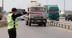 Yol polisi yükdaşıma ilə məşğul olan şəxslərə müraciət edib
