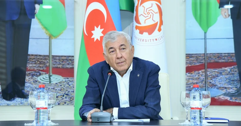 Rektor Çində təhsil alacaq tələbələrlə görüşdü FOTOLAR
