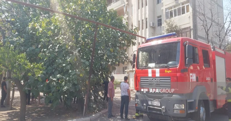 Gəncədə yaşayış binasında yanğın olub FOTO