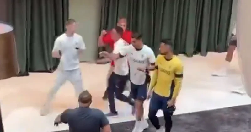 Ronaldo Ermənistanda şəkil üçün yaxınlaşan azarkeşi itələdi Video
