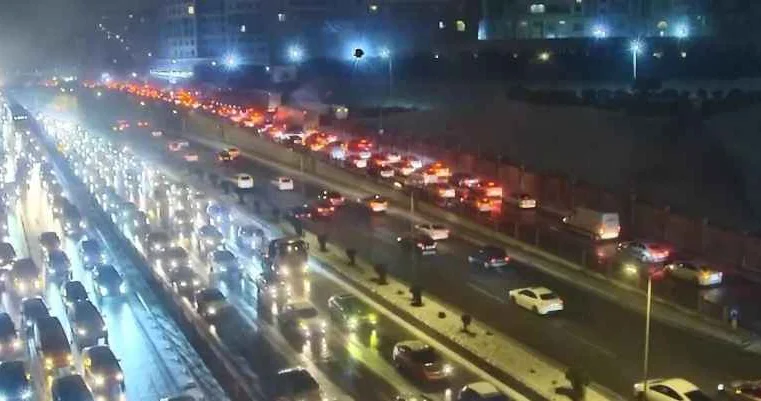 Bakı Sumqayıt yolunda qəza SIXLIQ YARATDI