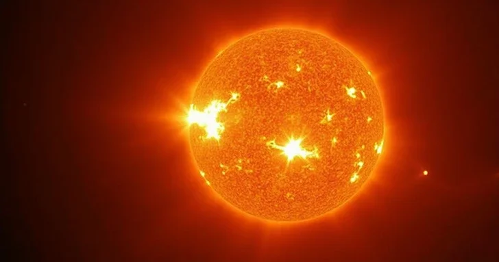 Новая вспышка на Солнце: ученые зафиксировали мощное явление класса M1.4