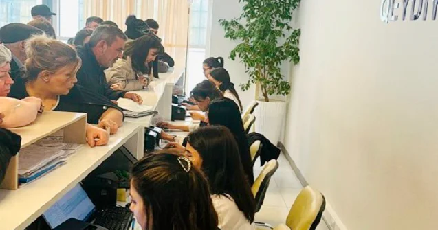 Xəstəxanalarda bitməyən növbələr... Pasiyentlər həkim otağının qapısında niyə saatlarla gözləməlidir?