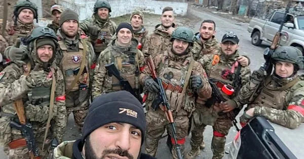 Грапарак: Карабахские армяне покидают Армению и идут воевать за Россиию