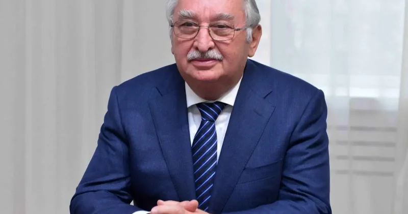 “İşə çıxmıram, universiteti uşaqlar idarə edirlər” Rektor