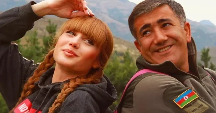 Səni hər nəfəsimdə bir az da çox sevirəm Video