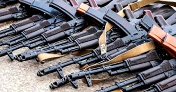 Rusiya hərbçiləri kütləvi şəkildə cəbhədən silah apararkən tutulur
