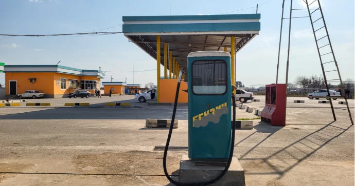 Özbəkistan sovet standartlı benzinlə vidalaşdı FOTO