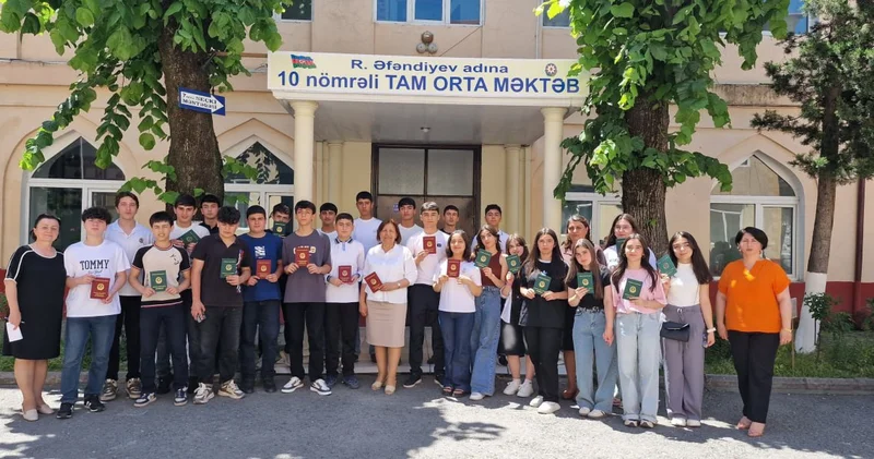 Bu sinifin bütün məzunları tələbə adını QAZANDI