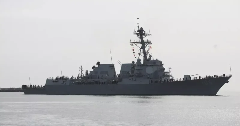 Венесуэльская авиация приблизилась к кораблю ВМС США