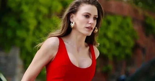 Serenay Sarıkayadan açıq saçıq FOTOLAR