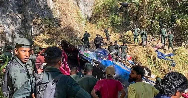 Şri Lankada avtobus uçuruma yuvarlanıb 15 ölü, 16 yaralı