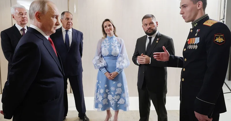 Putin: Rusiya səmasının müdafiəsi üçün vahid komandir lazımdır