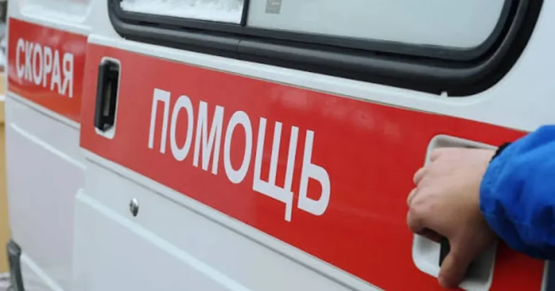 В Ярославле автомобиль въехал в автобусную остановку, один человек погиб