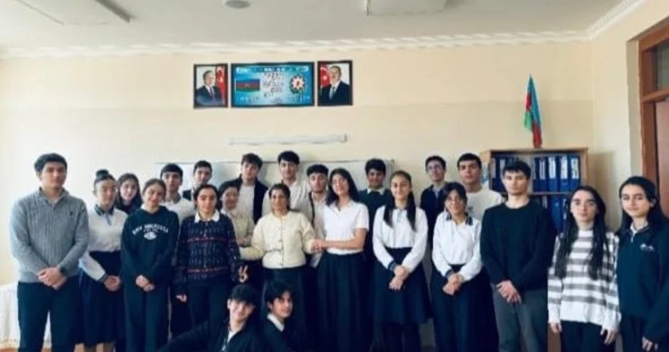 Bİr sinfinin bütün məzunları tələbə adını qazanıb İki nəfər 600 dən çox bal toplayıb