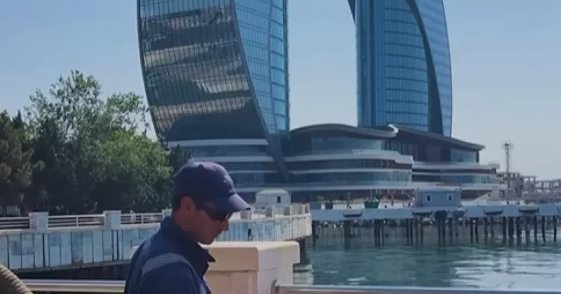 Активно очищается Каспий у бакинского бульвара ВИДЕО